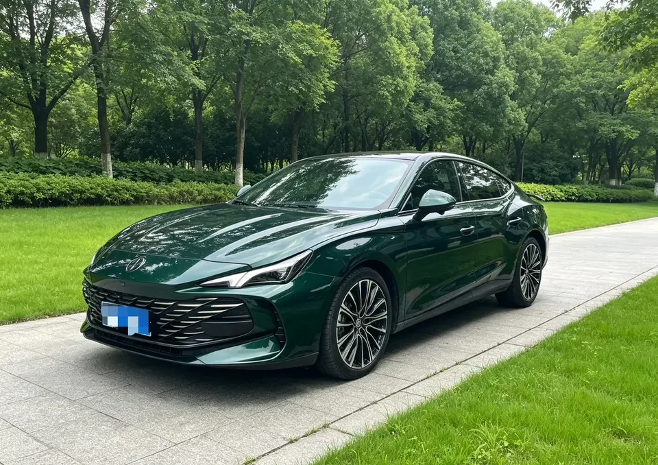 MG 7 MG7 2023 1.5T DCT Deluxe Edition 2023 — photo 1, buy with delivery to Moscow