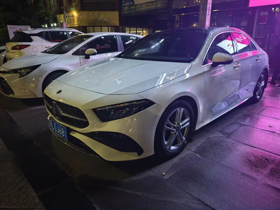 Mercedes-Benz Klasa A Mercedes Benz A Class 2023 A 180 L 2023 — photo 1, buy with delivery to Moscow