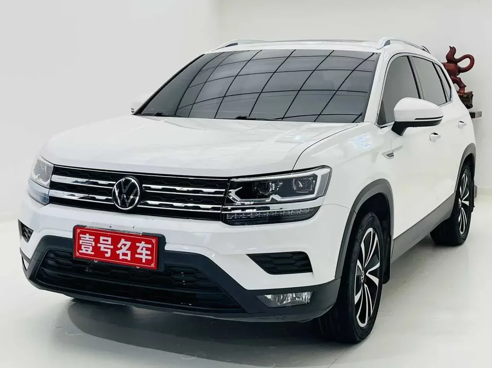 Volkswagen Tharu tuyue 2022 280TSI 2WD Deluxe Edition 2023 — photo 1, buy with delivery to Moscow