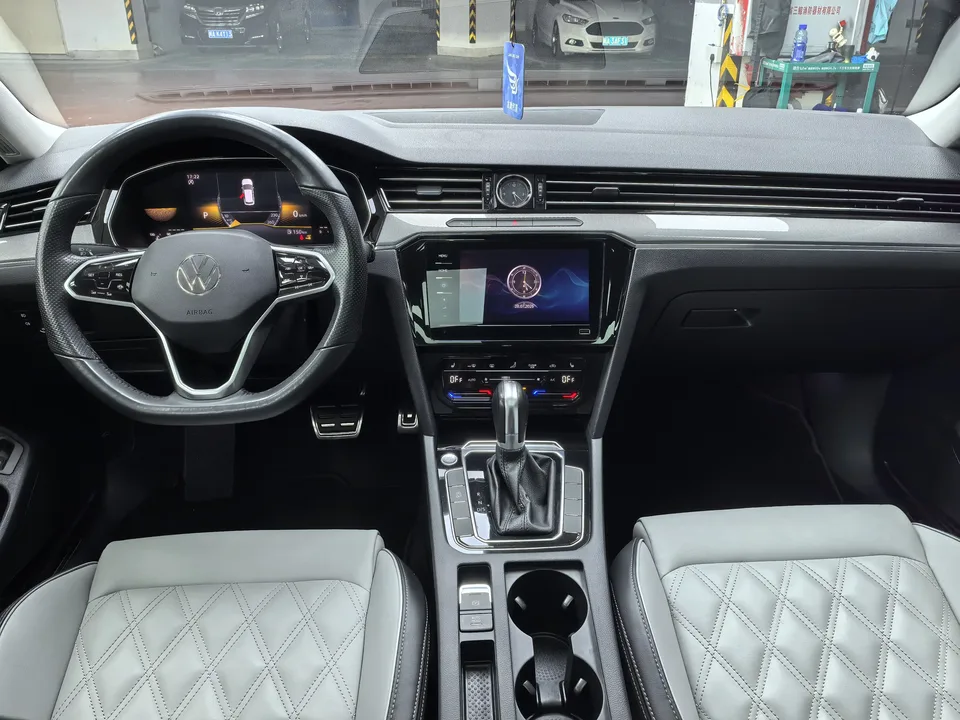 Volkswagen Magotan Magotan 2023 2 millionth anniversary edition 280TSI DSG leading model 2023 — thumbnail 3