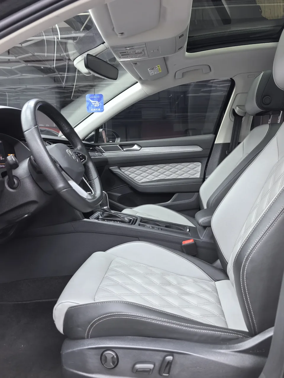 Volkswagen Magotan Magotan 2023 2 millionth anniversary edition 280TSI DSG leading model 2023 — thumbnail 4