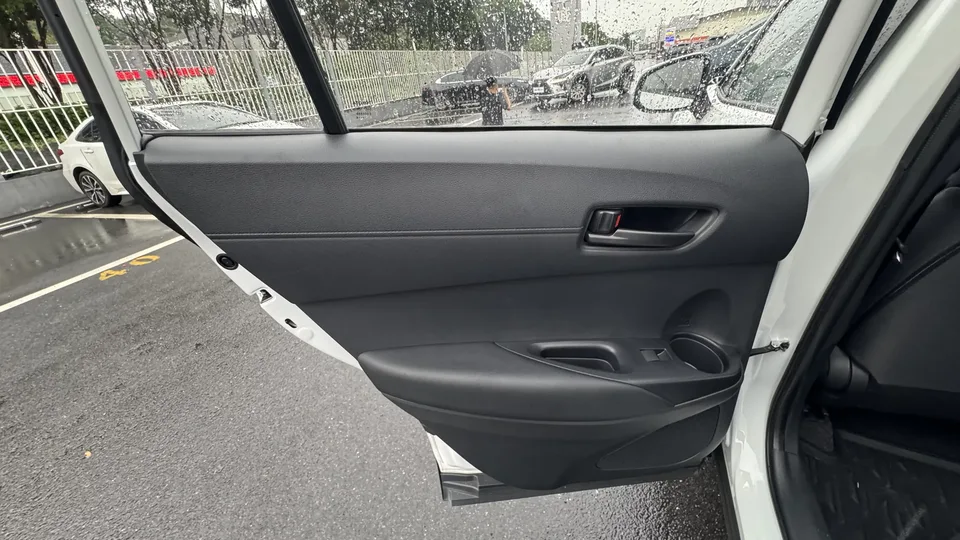 Toyota CorollaCross Corolla Sharp 2023 2.0L Intelligent Electric Hybrid Dual Engine Pioneer Edition 2024 — thumbnail 3