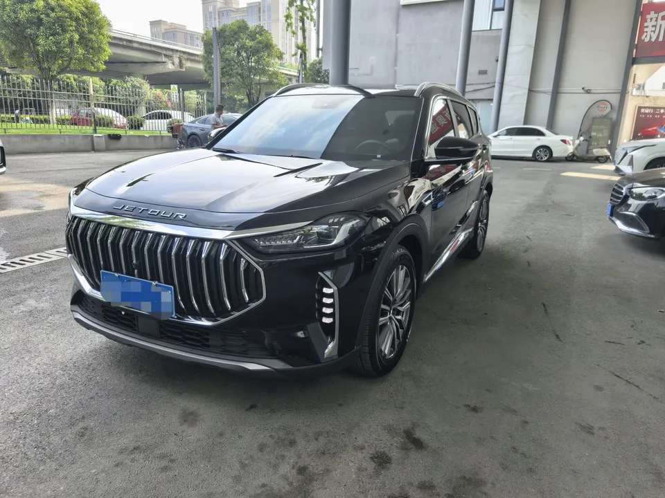 Jetour Jietu X70 PLUS Jietu X70 PLUS 2024 Champion Edition 1.5T DCT Champion PRO 7 Seaters 2024 — photo 1, buy with delivery to Moscow