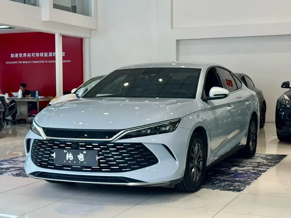 BYD Qin L DM Qin L DM 2025 Intelligent Driving Edition DM-i 80KM Leading Edition 2025 — photo 1, buy with delivery to Moscow