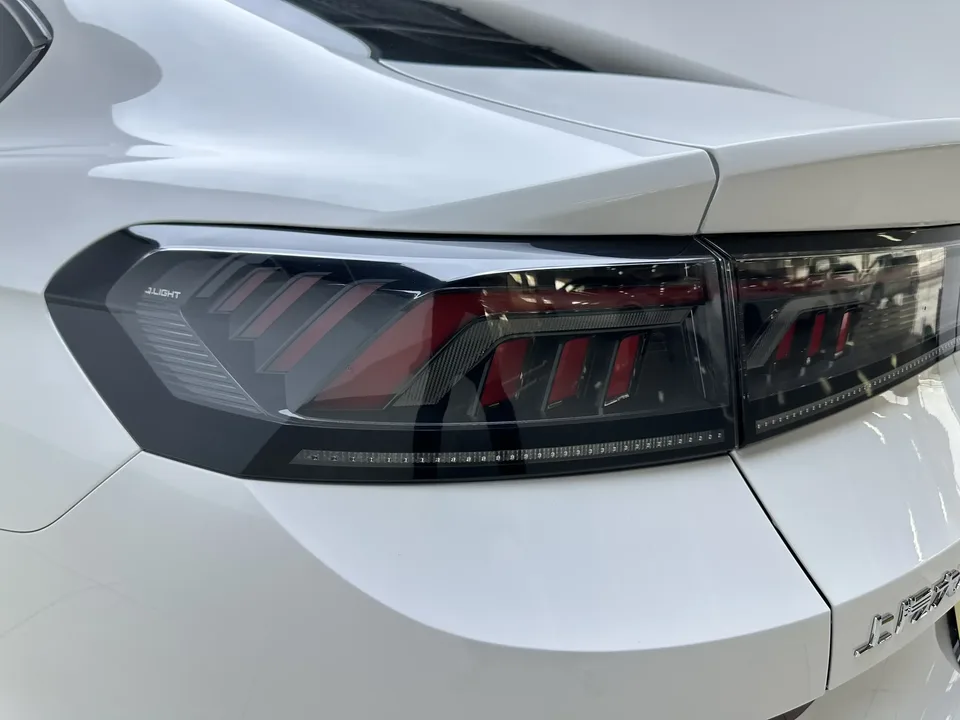 Volkswagen Lamando Lingdu 2023 Lingdu L 280TSI DSG Hot Edition 2023 — thumbnail 4