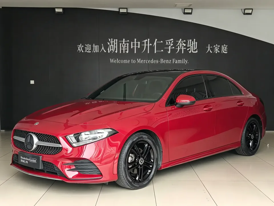 Mercedes-Benz Klasa A Mercedes Benz A Class 2022 A 180L 2022 — photo 1, buy with delivery to Moscow