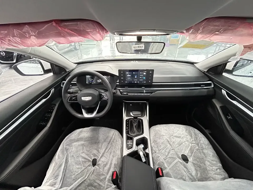 Geely Emgrand emgrand 2025 4th Generation 1.5L CVT Longteng Edition 2026 — thumbnail 3