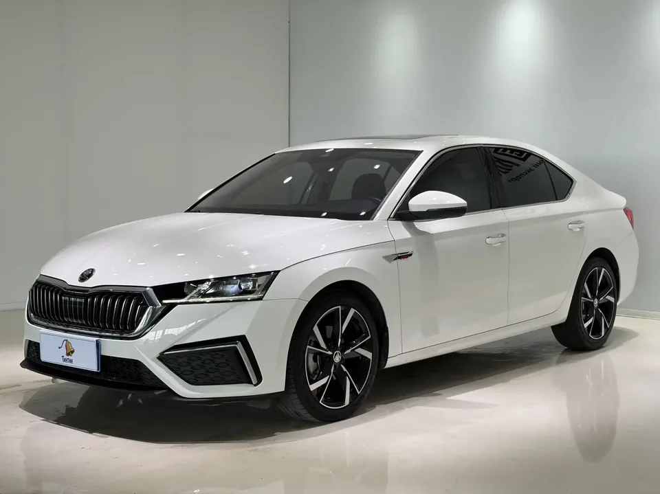 Skoda Octavia Octavia 2022 PRO TSI280 DSG Luxury Edition 2023 — photo 1, buy with delivery to Moscow