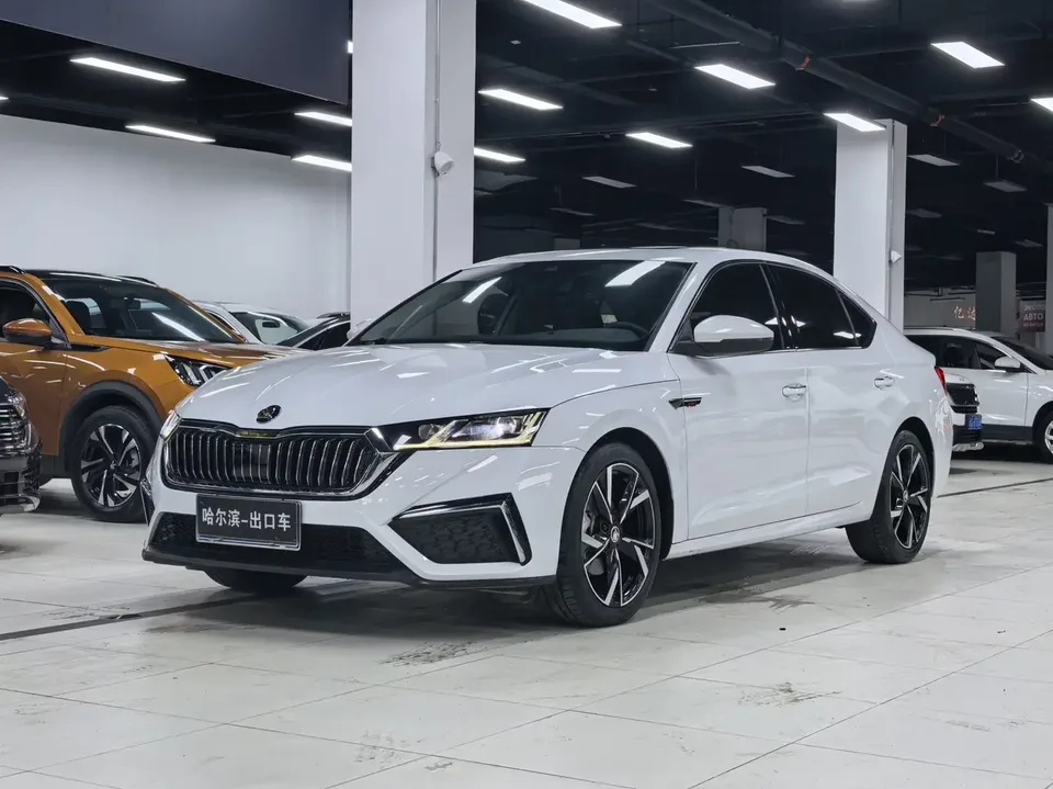 Skoda Octavia Octavia 2023 Modified PRO TSI280 DSG Luxury Edition 2023 — photo 1, buy with delivery to Moscow