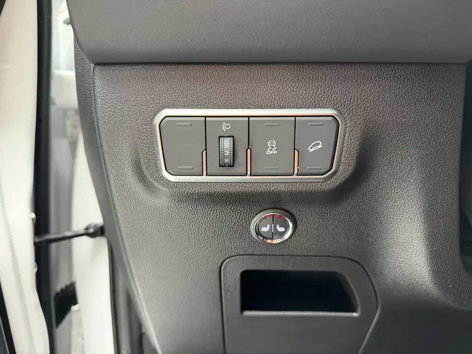 Haval M6 Haval M6 2021 PLUS 1.5T DCT Luxury Intelligent Connection 2022 — thumbnail 5