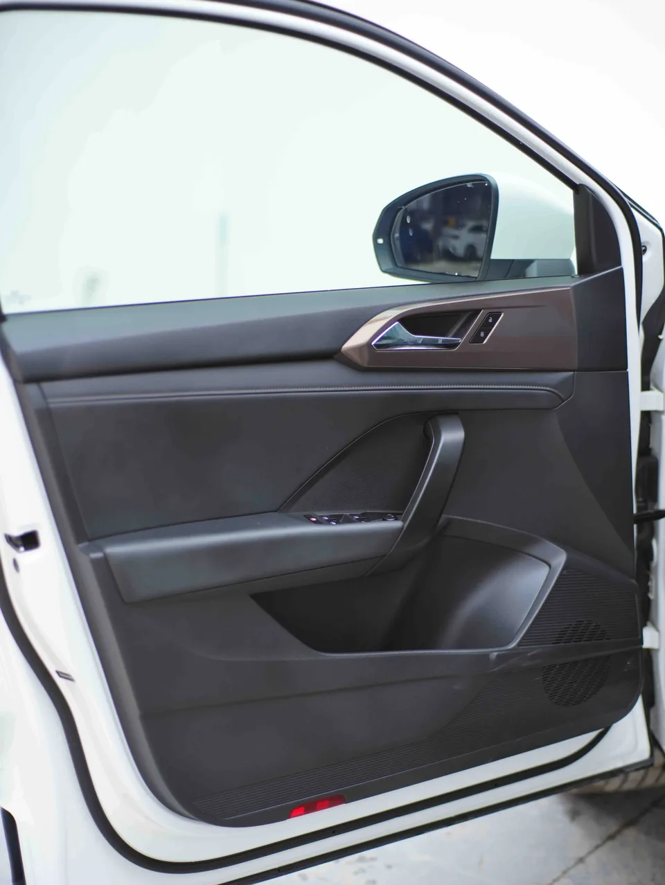 Volkswagen Tharu tuyue 2022 280TSI 2WD Deluxe Edition 2022 — thumbnail 4