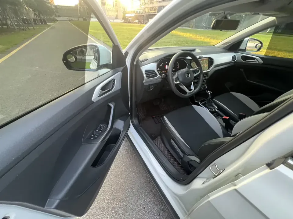 Volkswagen Explore the shadows Explore the shadows 2021 1.5L Automatic Smart Link Edition 2022 — миниатюра 3