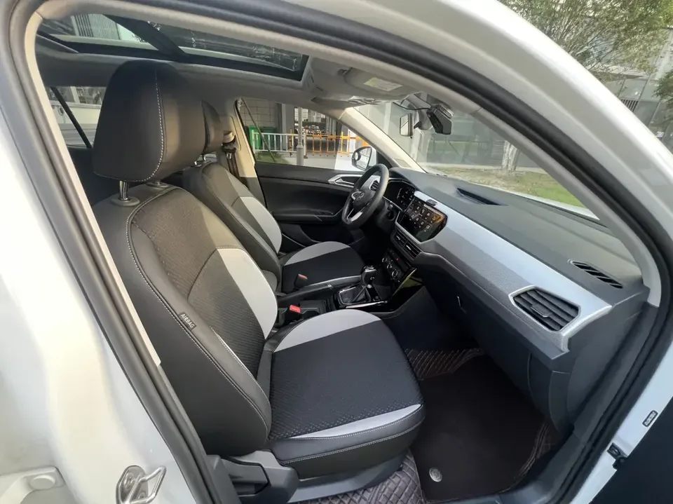 Volkswagen Explore the shadows Explore the shadows 2021 1.5L Automatic Smart Link Edition 2022 — миниатюра 4