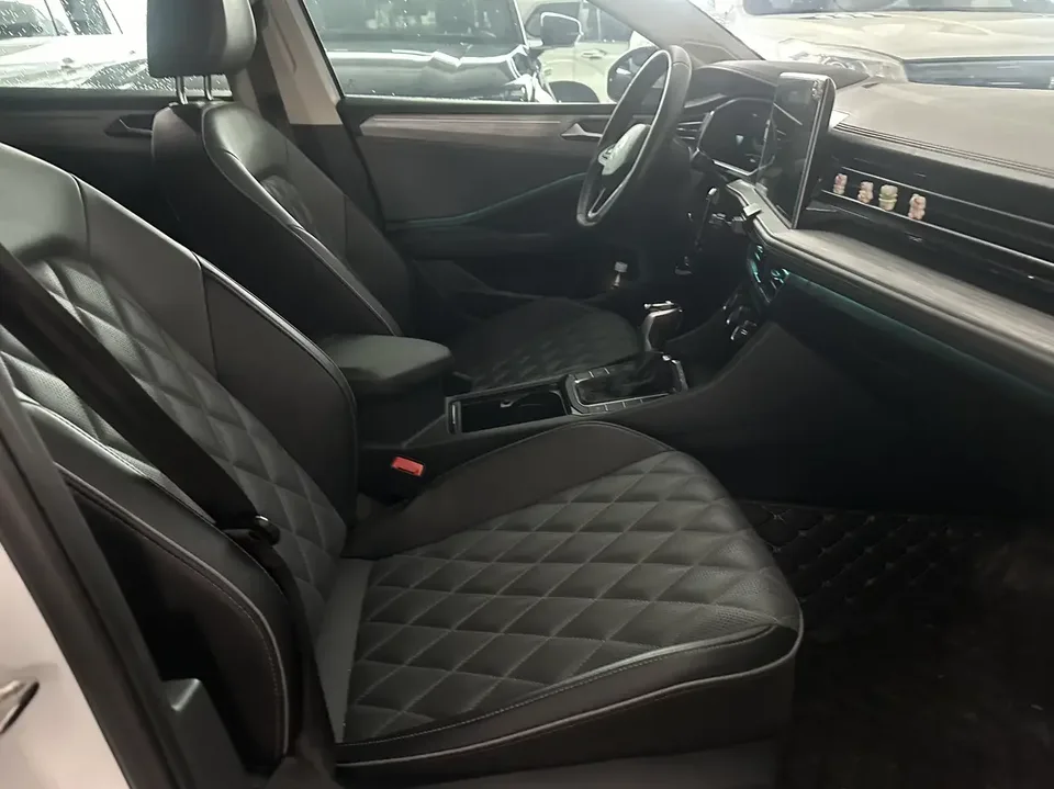 Volkswagen Sagitar Sagitar 2023 300TSI DSG Beyond Edition 2024 — thumbnail 2