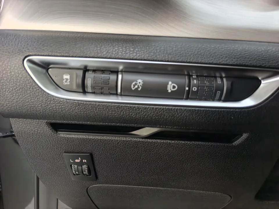 Geely Coolray SX11 Binyue 2021 240T DCT Platinum Edition 2022 — thumbnail 3