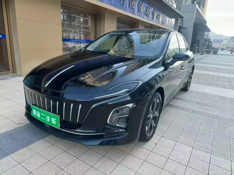 Hongqi E-QM5 Hongqi E-QM5 2023 Basic travel version 2023 — photo 1, buy with delivery to Moscow