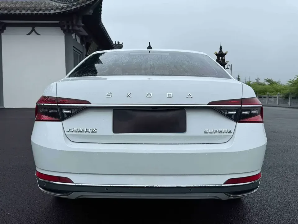 Skoda Superb Speedy 2023 TSI280 DSG Premium Edition 2023 — thumbnail 2