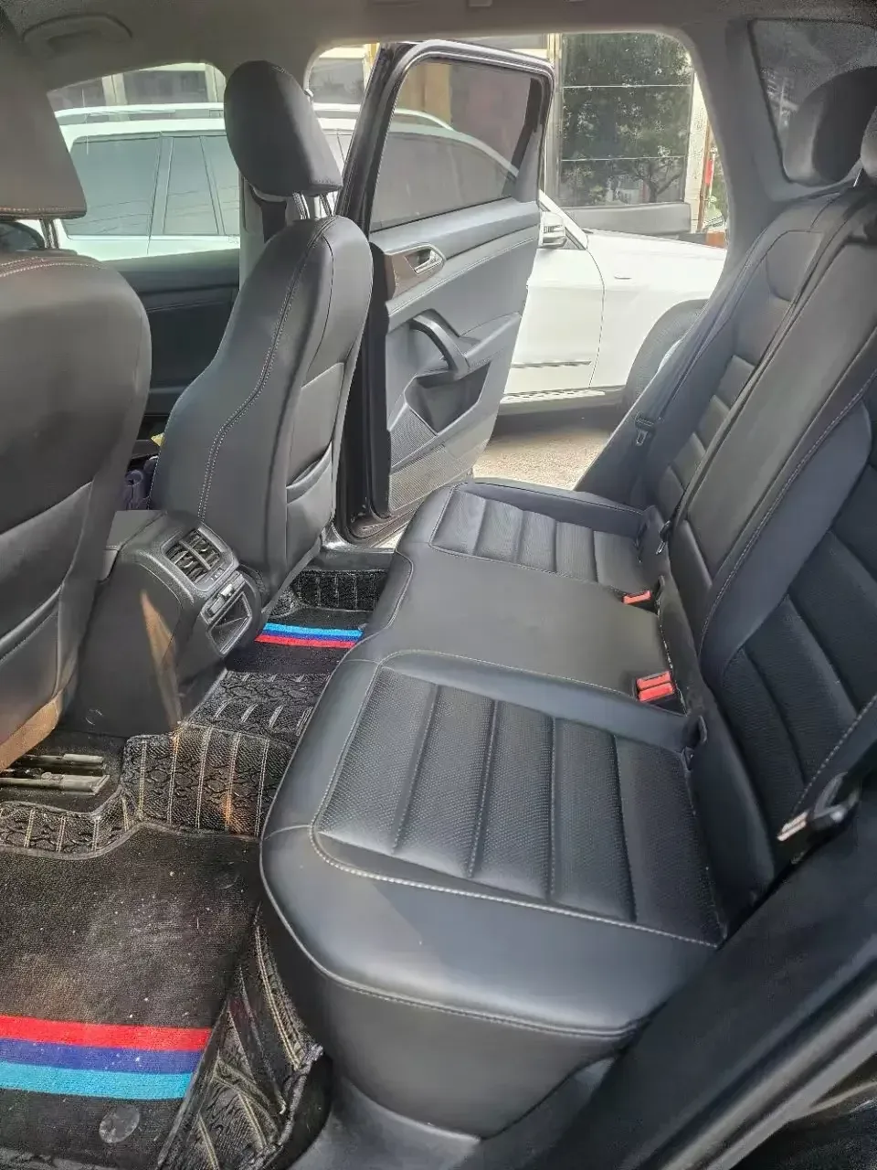 Volkswagen Tharu tuyue 2022 280TSI 2WD Deluxe Edition 2023 — thumbnail 5