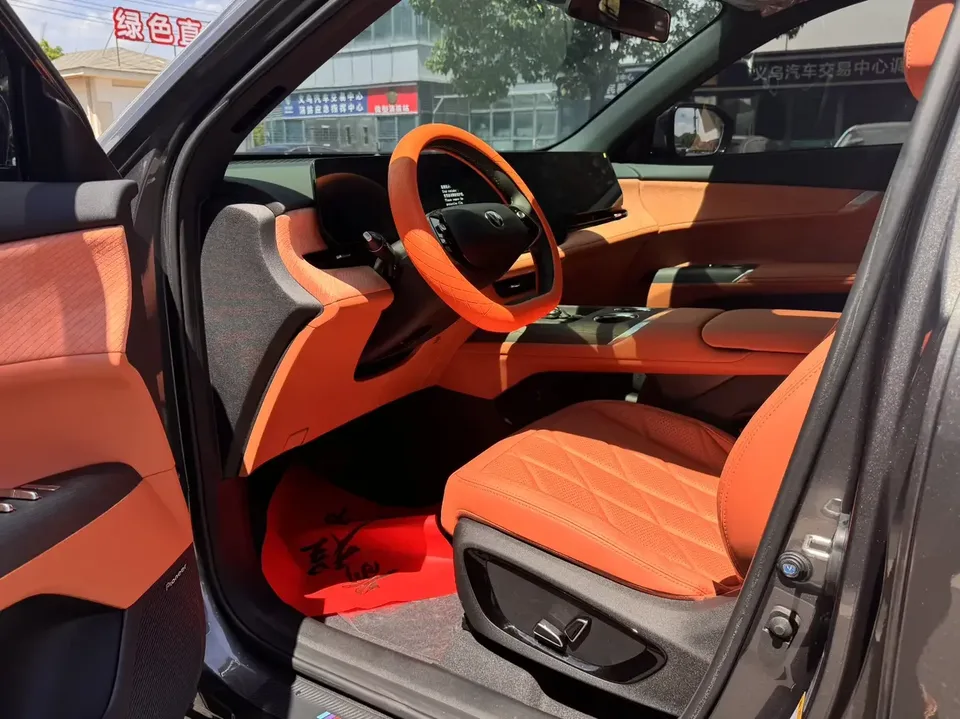 Changan CS75PLUS Changan CS75 PLUS 2025 The fourth generation 1.5T new Blue Whale smart flagship model 2025 — thumbnail 4