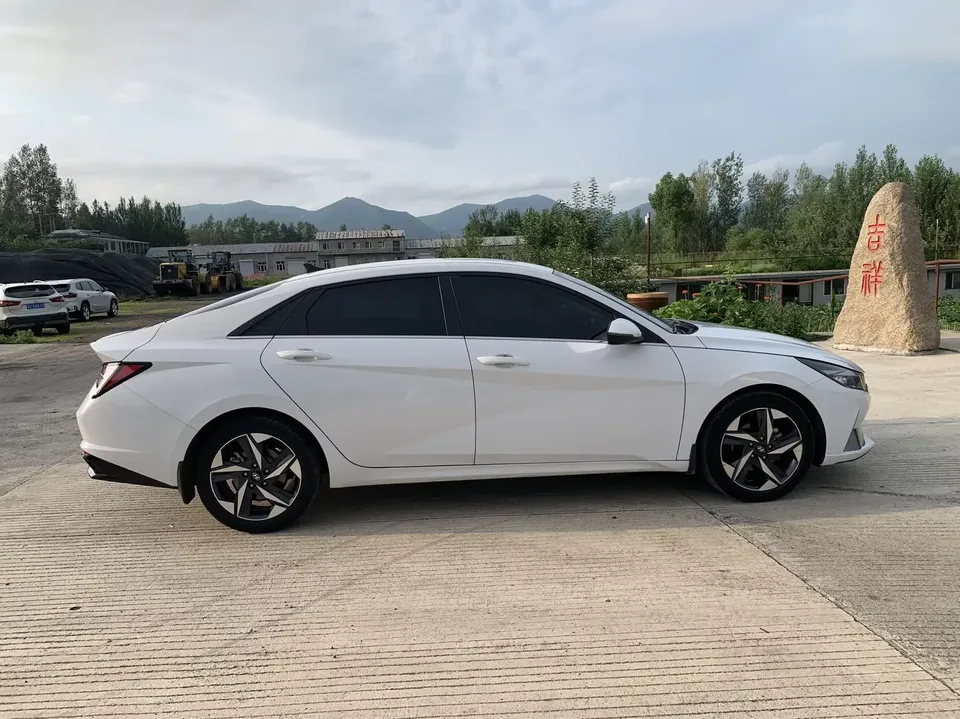 Hyundai Elantra Elantra 2022 1.5L CVT LUX Premium Edition 2022 — thumbnail 2