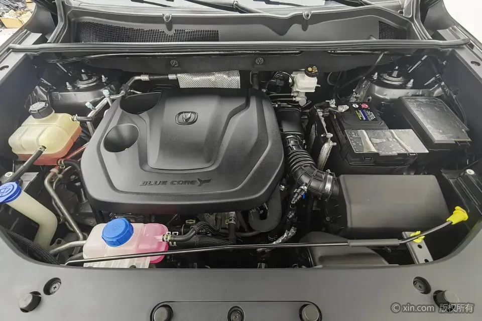 Changan CS75PLUS Changan CS75 PLUS 2023 The third generation 1.5T automatic premium model 2024 — thumbnail 2