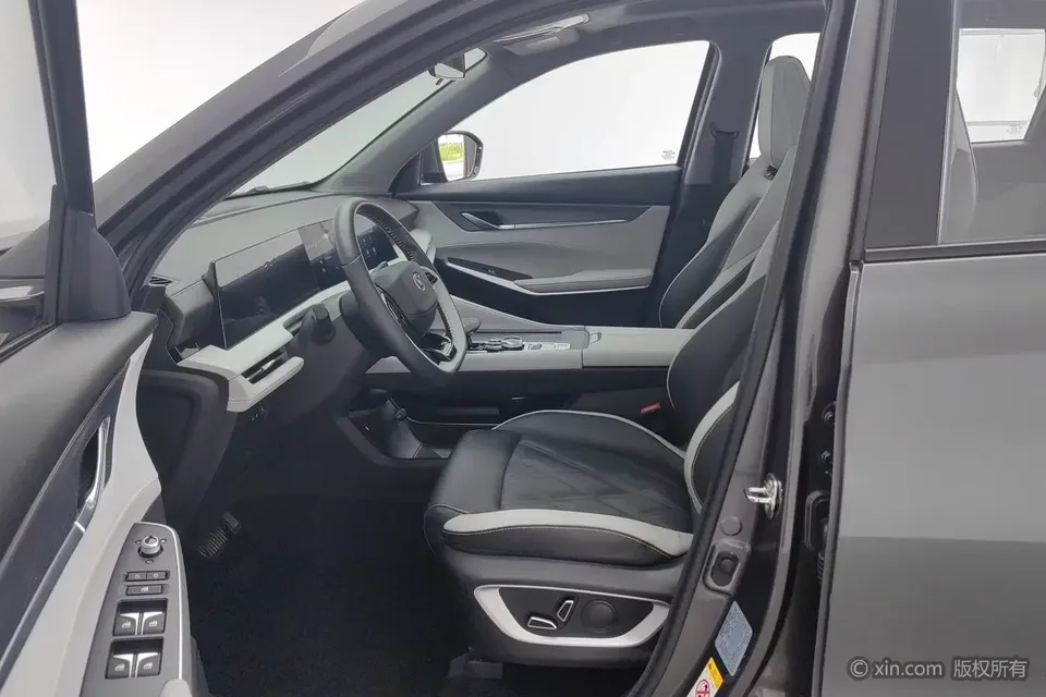 Changan CS75PLUS Changan CS75 PLUS 2023 The third generation 1.5T automatic premium model 2024 — thumbnail 5