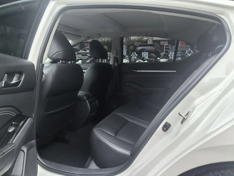 Nissan Altima Sound of nature 2021 2.0L XL Comfort Edition 2023 — thumbnail 3