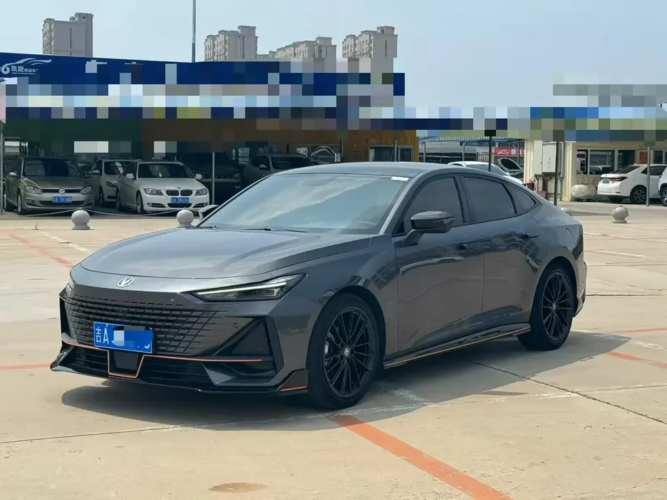 Changan UNI-V Changan UNI-V 2022 1.5T Smart Pilot 2023 — photo 1, buy with delivery to Moscow