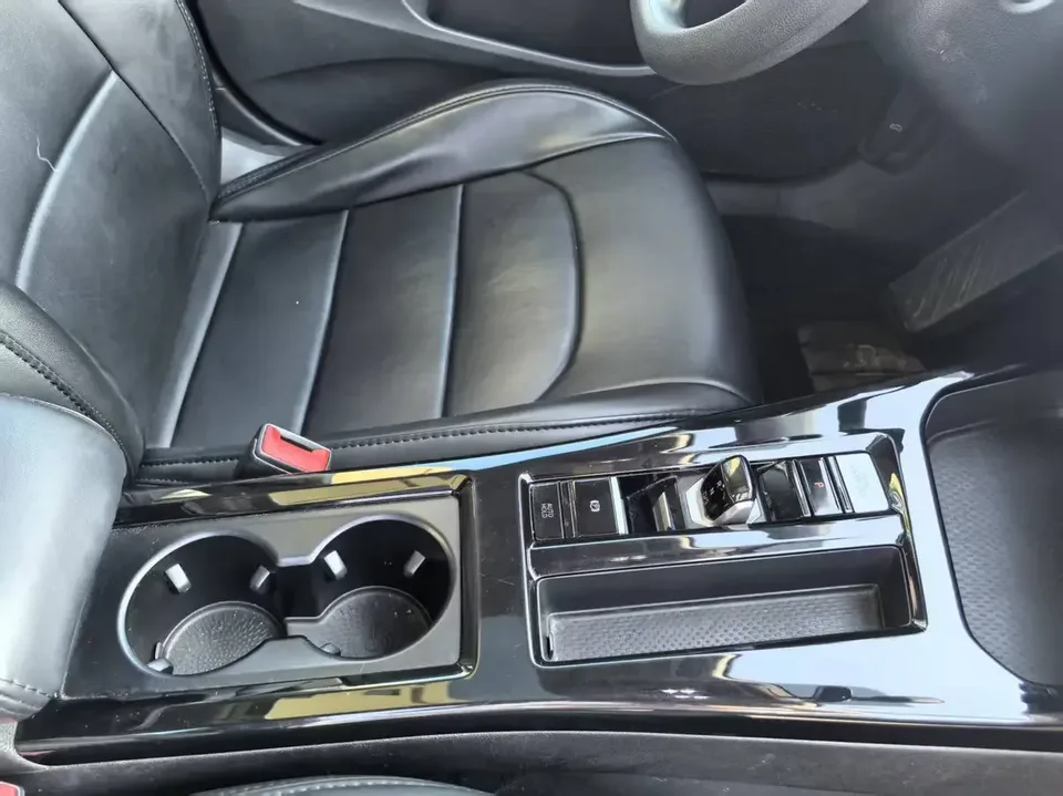 Volkswagen Lamando Lingdu 2024 Lingdu L 200TSI DSG Hot Edition 2024 — thumbnail 4