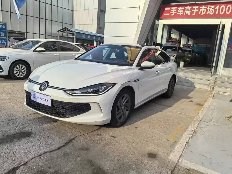 Volkswagen Lamando Lingdu 2024 Lingdu L 200TSI DSG Hot Edition 2024 — photo 1, buy with delivery to Moscow
