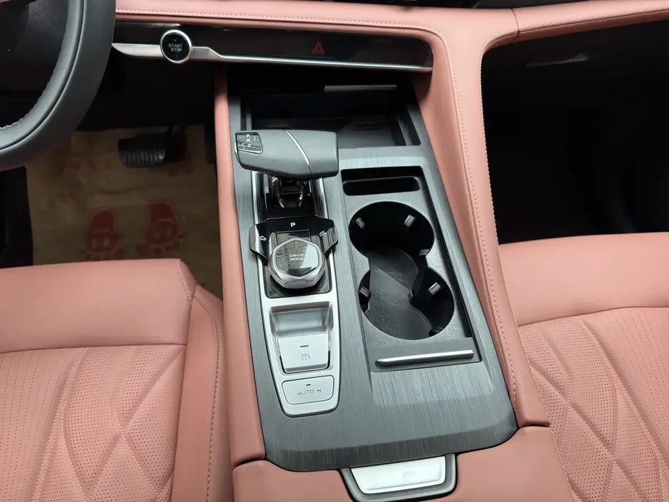 Changan CS75PLUS Changan CS75 PLUS 2024 The third generation champion version 1.5T automatic intelligent driving strong navigation 2024 — thumbnail 4