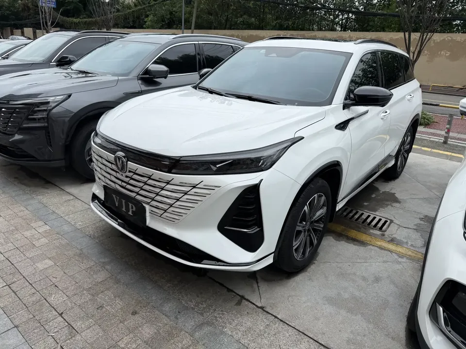 Changan CS75PLUS Changan CS75 PLUS 2024 The third generation champion version 1.5T automatic intelligent driving strong navigation 2024 — photo 1, buy with delivery to Moscow