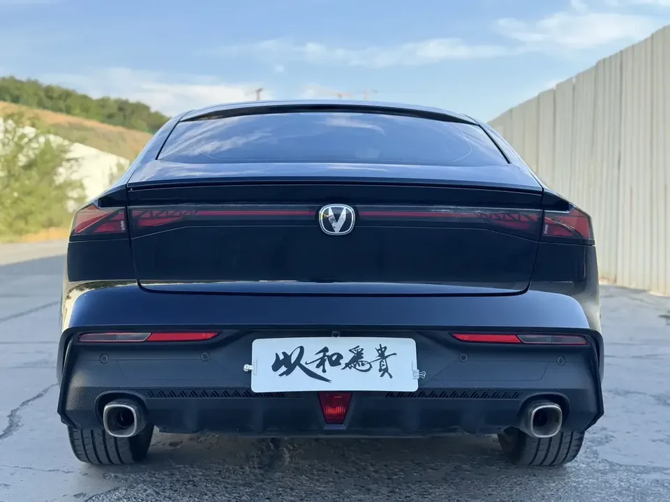 Changan UNI-V Changan UNI-V 2023 1.5T Premium 2023 — thumbnail 2