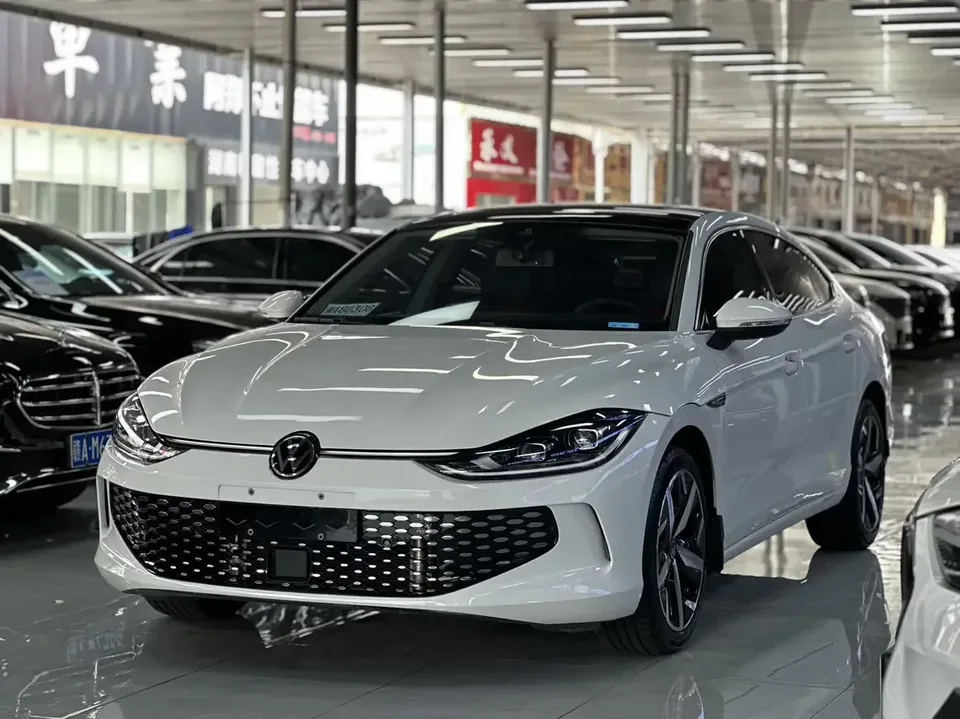 Volkswagen Lamando Lingdu 2022 Lingdu L 280TSI DSG Hot Edition 2022 — photo 1, buy with delivery to Moscow