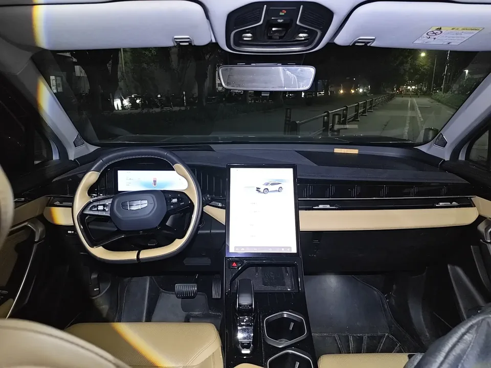 Geely Atlas L Boyue L 2023 1.5TD DCT Premium 2023 — миниатюра 2