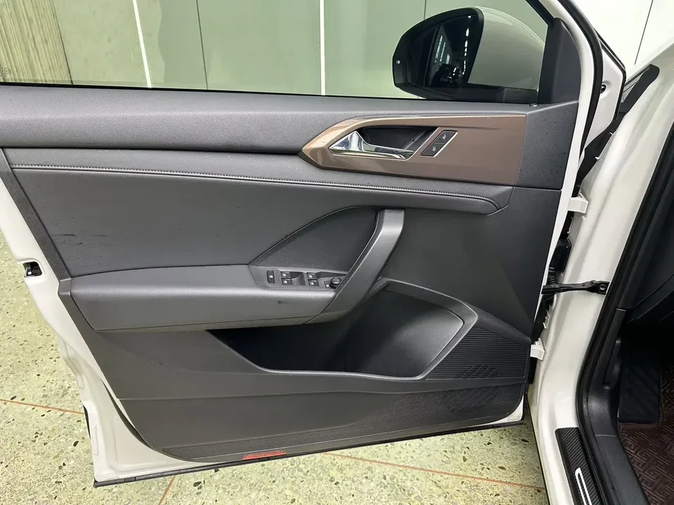 Volkswagen Tharu tuyue 2022 280TSI 2WD Comfort Edition 2022 — thumbnail 3