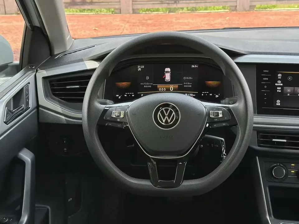 Volkswagen Polo Polo 2023 Plus 1.5L Automatic LOHAS Edition 2023 — thumbnail 4