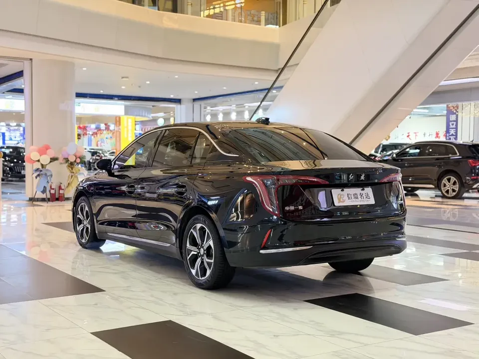 Hongqi E-QM5 Hongqi E-QM5 2023 Basic travel version 2024 — thumbnail 2