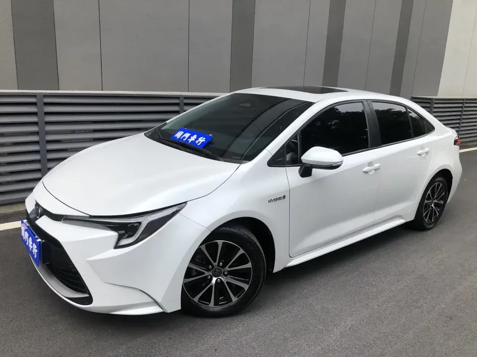Toyota Levin Lei Ling 2023 Hybrid 1.8L Deluxe Edition 2023 — photo 1, buy with delivery to Moscow