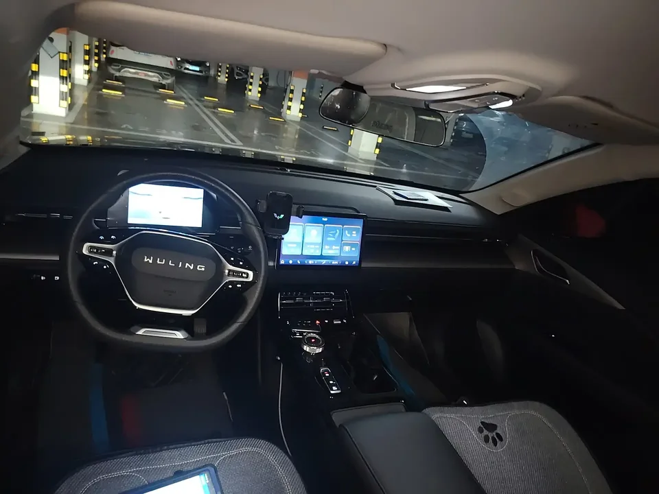 Wuling Starlight PHEV Wuling Starlight PHEV 2024 Co-creation Edition 150 Standard 2025 — thumbnail 2