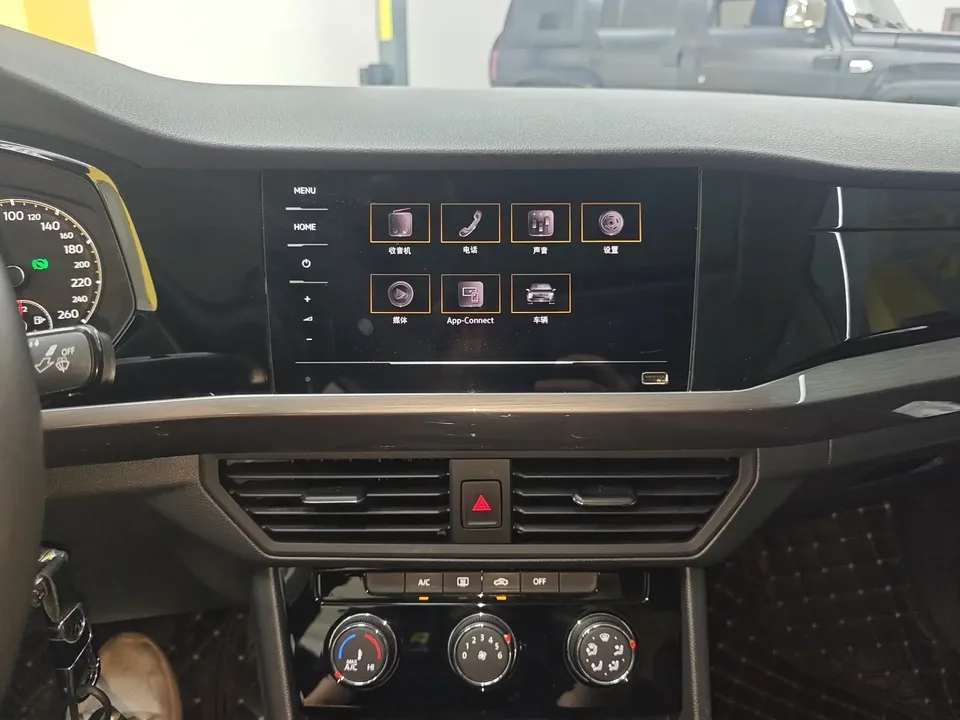 Volkswagen Bora Bora 2021 1.5L Automatic Comfort Smart Connection Edition 2022 — миниатюра 5