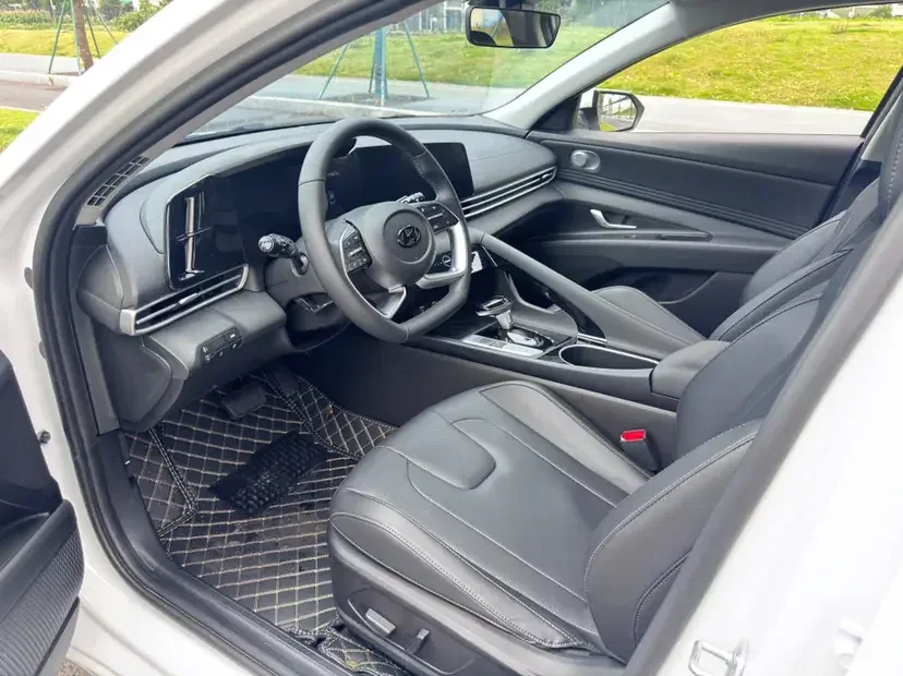 Hyundai Elantra Elantra 2022 1.5L CVT LUX Premium Edition 2023 — thumbnail 3