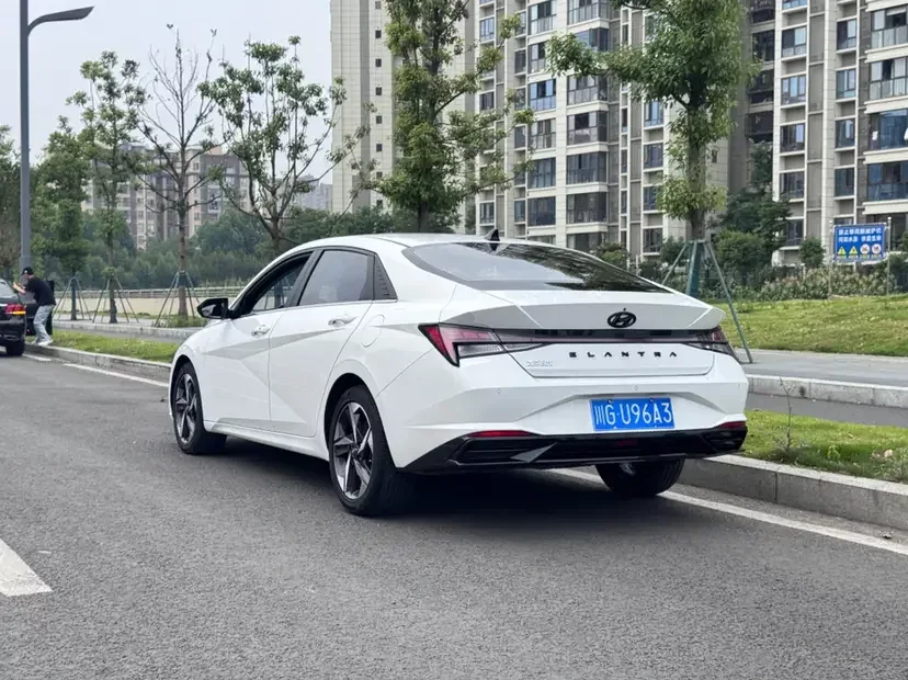 Hyundai Elantra Elantra 2022 1.5L CVT LUX Premium Edition 2023 — thumbnail 4