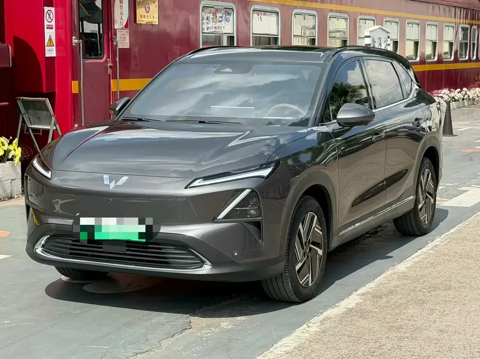Wuling Starlight S PHEV Wuling Starlight S PHEV 2024 130km Flagship 2024 — photo 1, buy with delivery to Moscow