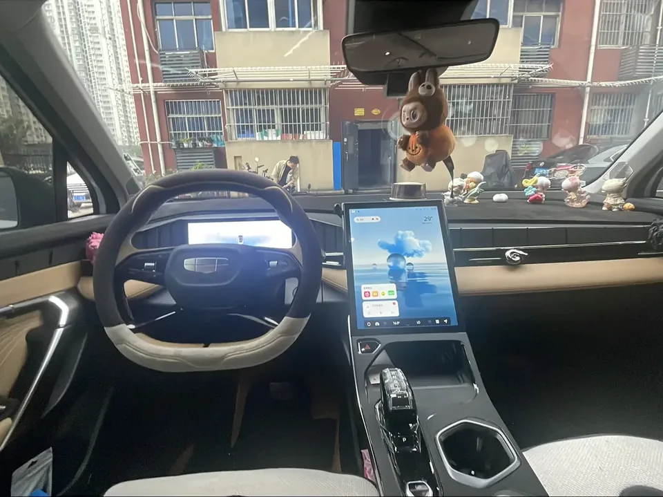 Geely Atlas L Boyue L 2023 1.5TD DCT Premium 2024 — thumbnail 2