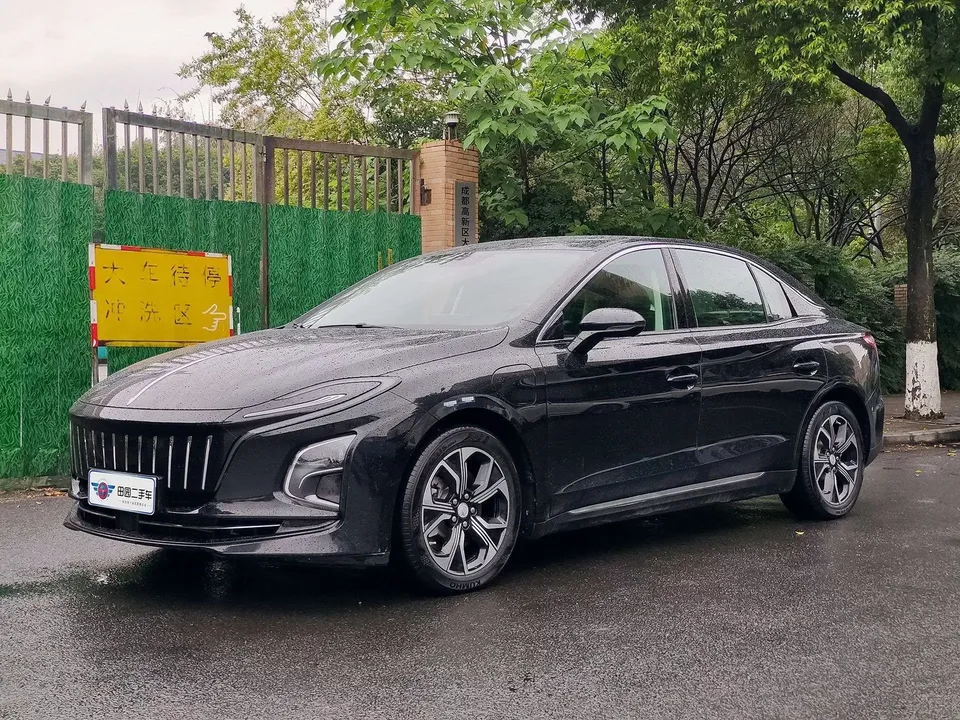 Hongqi E-QM5 Hongqi E-QM5 2021 Online Charging T3 Version 5 Seaters 2023 — photo 1, buy with delivery to Moscow