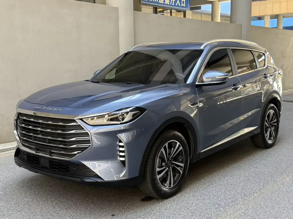 Jetour Jietu X70 PLUS Jietu X70 PLUS 2022 1.5T CVT 7-seater 2023 — фото 1, купить с доставкой в Москву