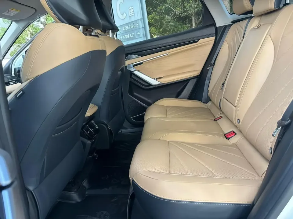 Geely Atlas L Boyue L 2023 1.5TD DCT Premium 2023 — thumbnail 4
