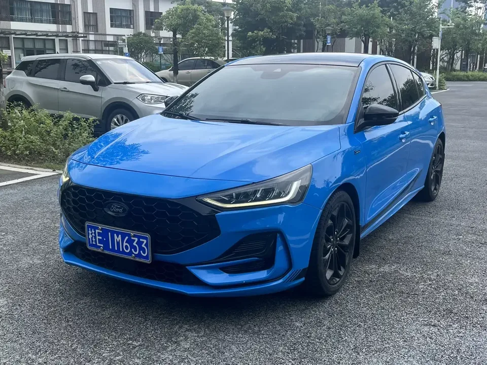 Ford Focus fox 2022 Hatchback EcoBoost 180 Automatic S Edition 2022 — photo 1, buy with delivery to Moscow