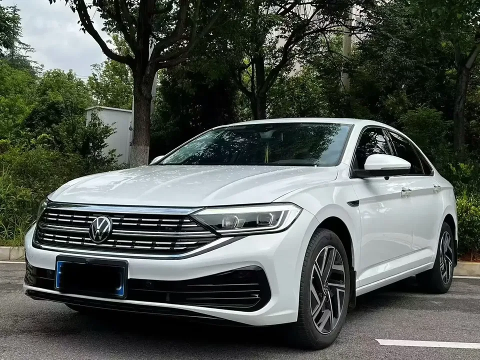 Volkswagen Sagitar Sagitar 2023 300TSI DSG Beyond Edition 2024 — photo 1, buy with delivery to Moscow